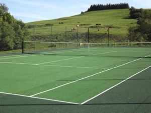 Self catering cottages with all weather tennis court
